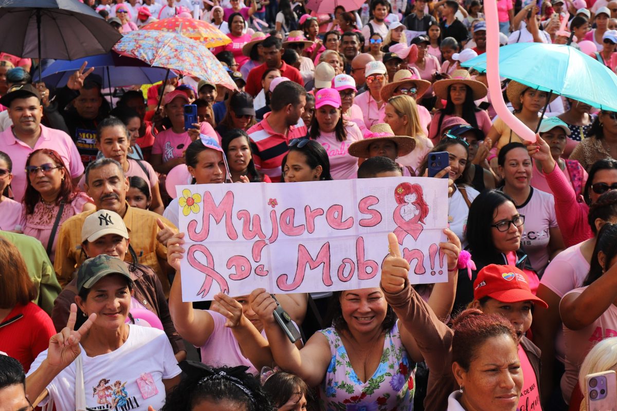 en maturin las damas rosa tomaron la avenida bolivar contra el cancer de mama laverdaddemonagas.com portada1132