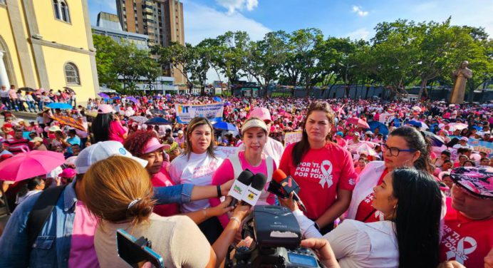 En Maturín las damas rosa tomaron la avenida Bolívar contra el cáncer de mama