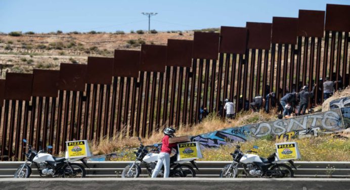 Estados Unidos reanuda construcción de muro en la frontera con México para frenar a migrantes