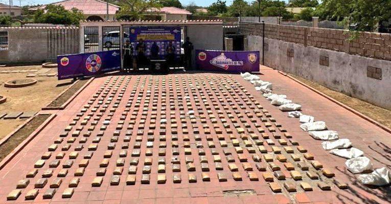 Incautaron 509 panelas de marihuana en una playa