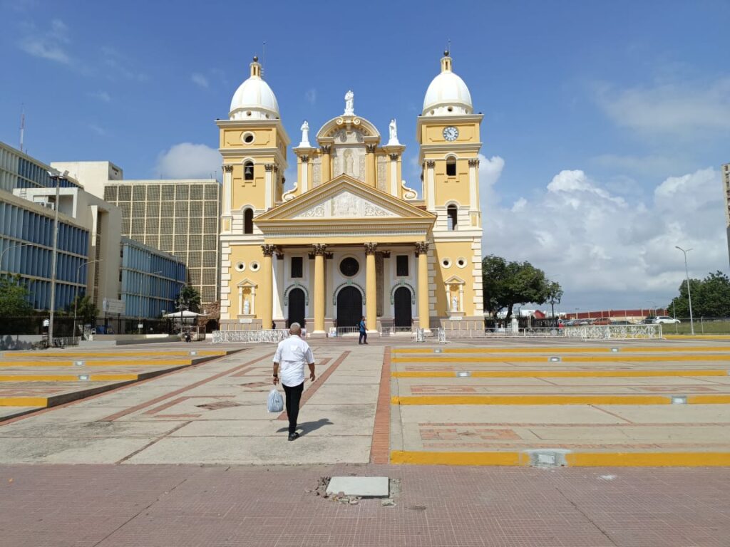 fiestas patronales en honor a la chinita comienzan este 28 de octubre en maracaibo laverdaddemonagas.com la plazoleta de la basilica sera el escenario de la bajada