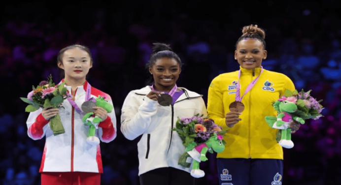 Gimnasta estadounidense Simone Biles se coronó con 23 oros mundiales (+videos)