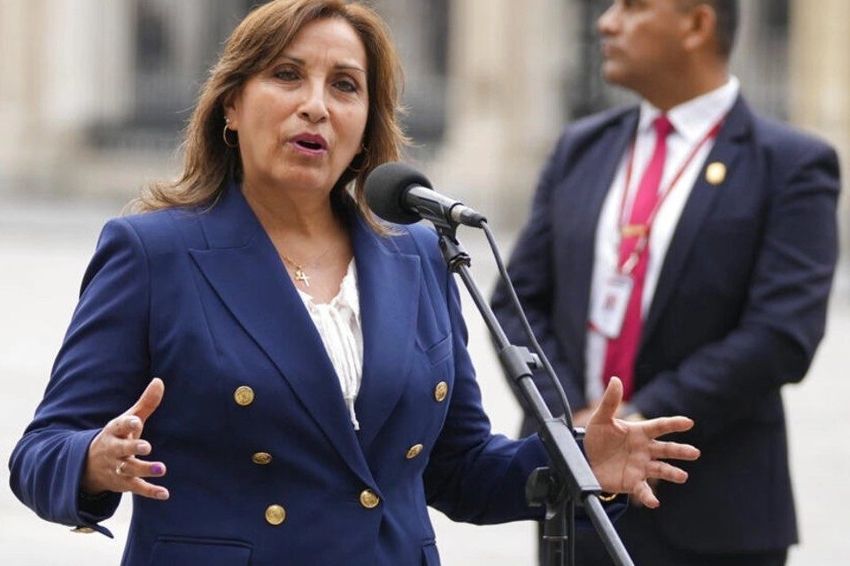 Presidenta de Perú estudia mantener estado de emergencia