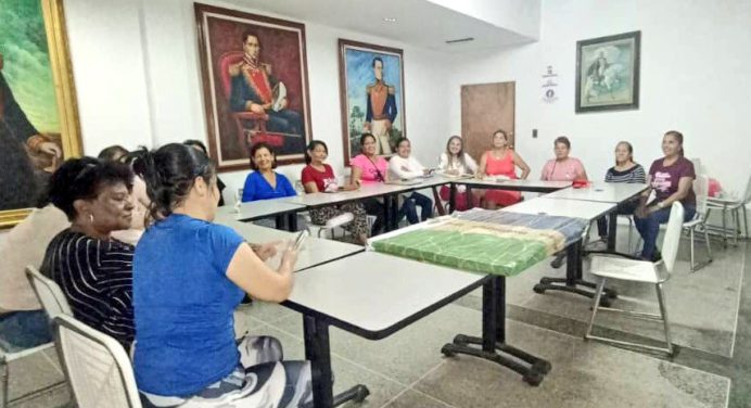 Instituto de la Mujer convoca a maestras jubiladas para planificar programas comunitarios en Acosta