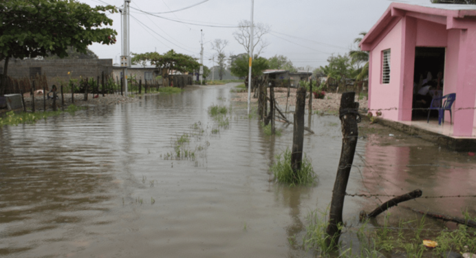 Inundaciones en el barrio San Isidro de Mérida dejaron 10 viviendas afectadas