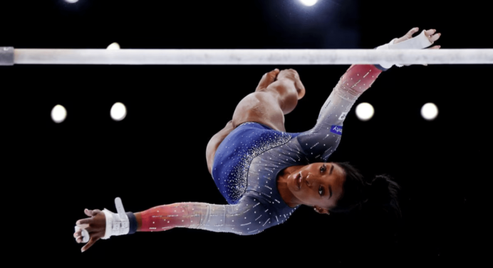 La impresionante Simone Biles se coronó por sexta vez como campeona mundial de gimnasia