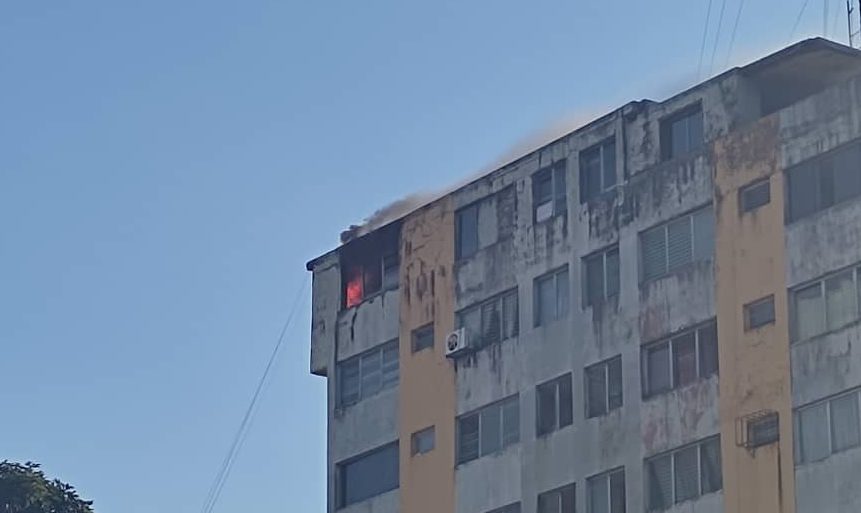 Incendio en un apartamento ubicado en la avenida Raúl Leoni de Maturín