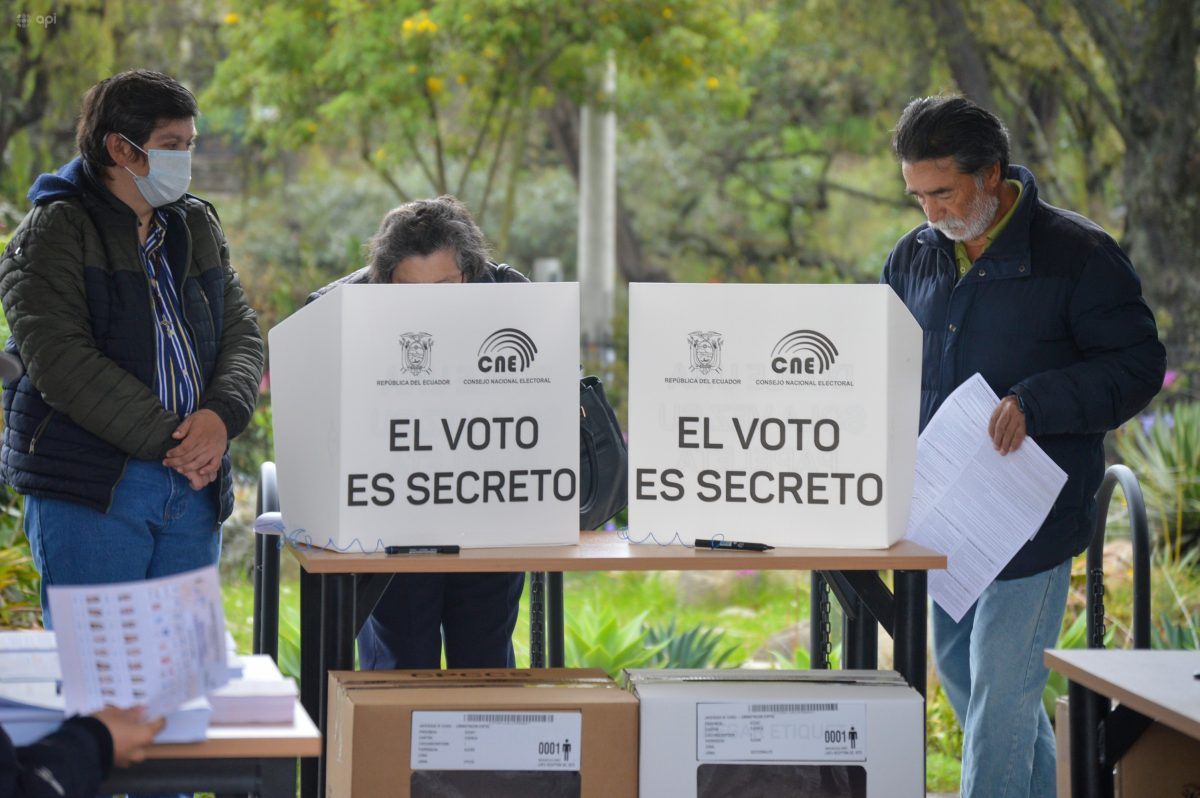 Funcionarios resguardarán las elecciones en Ecuador