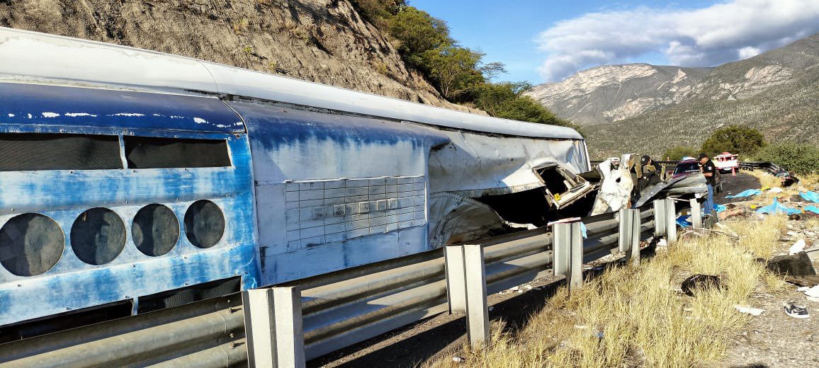 18 migrantes mueren en vuelco de bus en Oaxaca