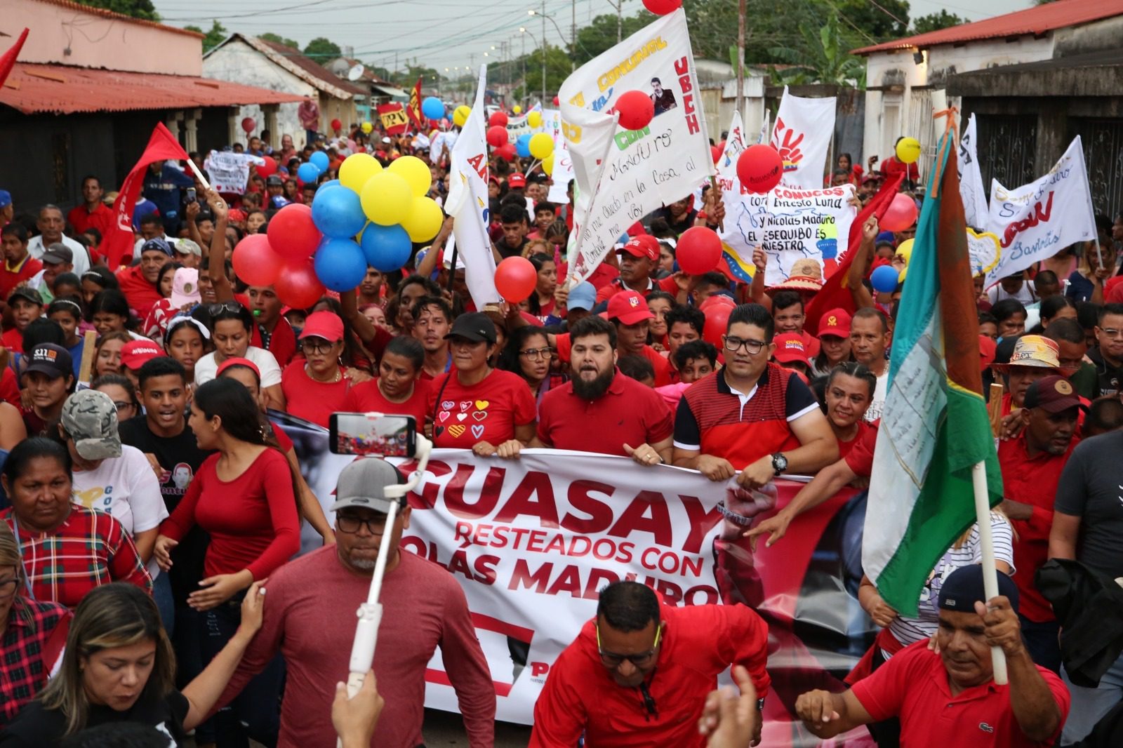 Multitudinaria marcha en Aguasay para apoyar al presidente Nicolás Maduro