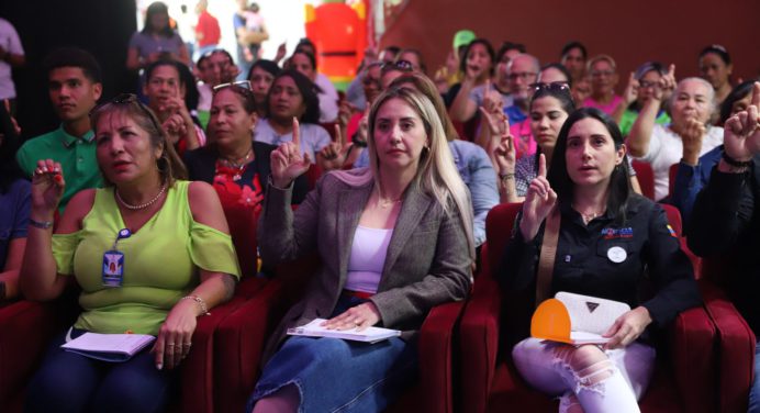 Personal de la Fundación El Niño Simón Monagas recibe capacitación sobre lenguaje de señas
