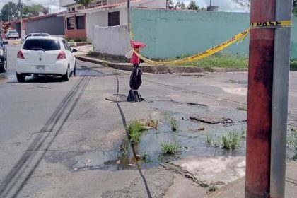 En calle El Tubo Juanico se desbordaron las cloacas