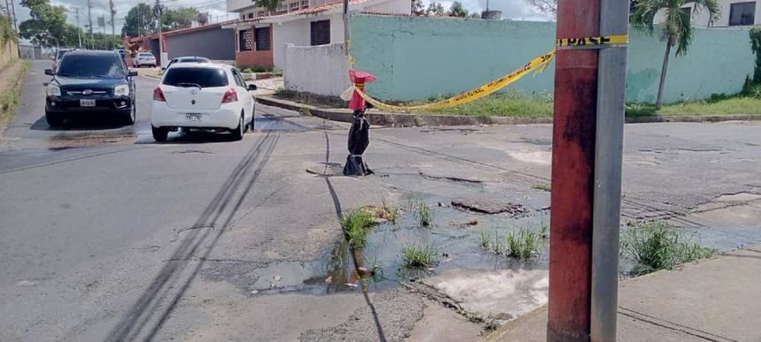 En calle El Tubo Juanico se desbordaron las cloacas