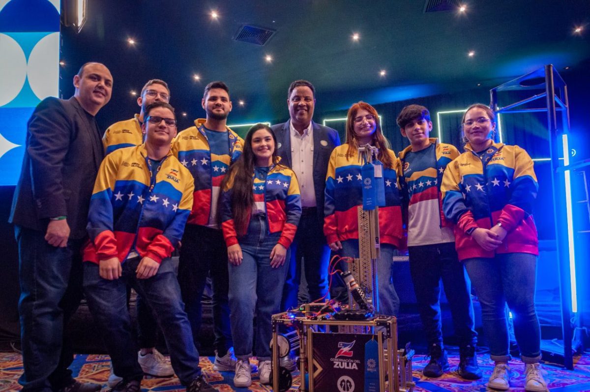 venezuela se titula campeon en mundial de robotica celebrado en singapur laverdaddemonagas.com los campeones zulianos del mundial de robotica