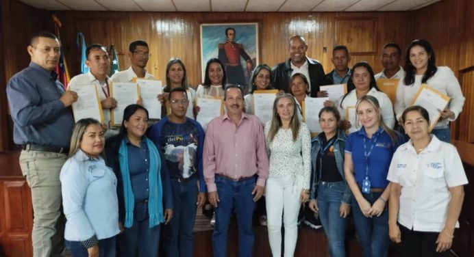 Alcaldía de Acosta acredita 13 defensores para combatir acoso escolar y maltrato infantil