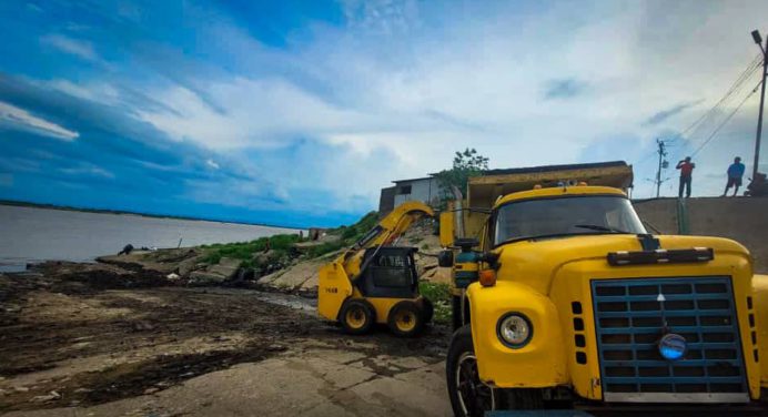 Alcaldía de Sotillo limpió rampa fluvial en Barrancas del Orinoco