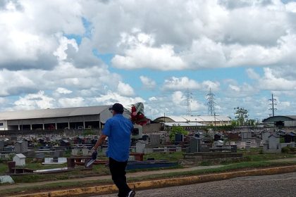 Pocas personas acudieron hoy al cementerio