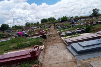 En cementerio nuevo hubo poca gente