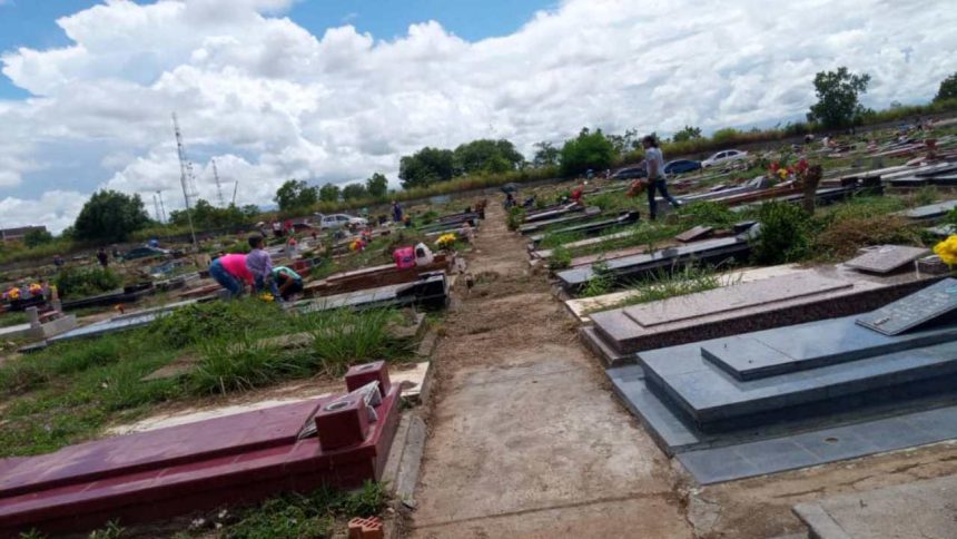 En cementerio nuevo hubo poca gente