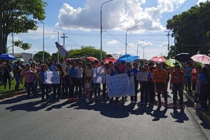 En UE Gregorio Rondón protestan