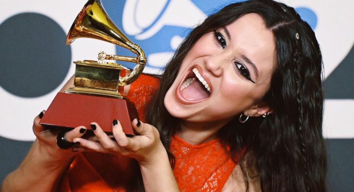 La venezolana Joaquina, gana en los Premios Latin Grammy como Mejor Nuevo Artista