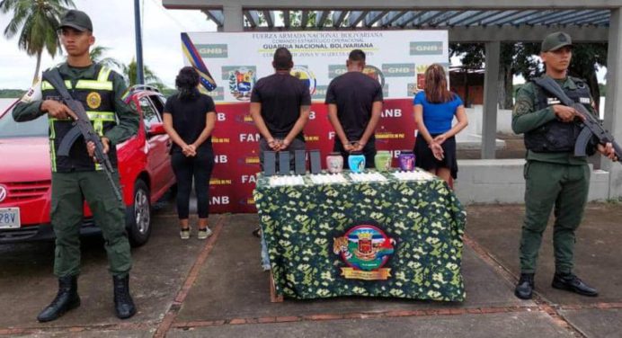 GNB incauta cocaína dentro de unos envases de cosméticos