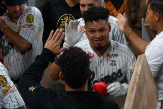 Contundentes Leones del Caracas vencieron al Magallanes