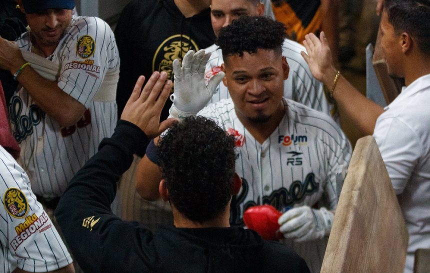 Contundentes Leones del Caracas vencieron al Magallanes