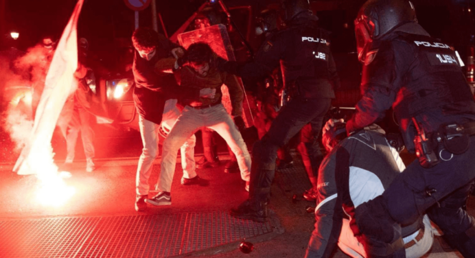 Ley de amnistía en Madrid genera disturbios y detenciones