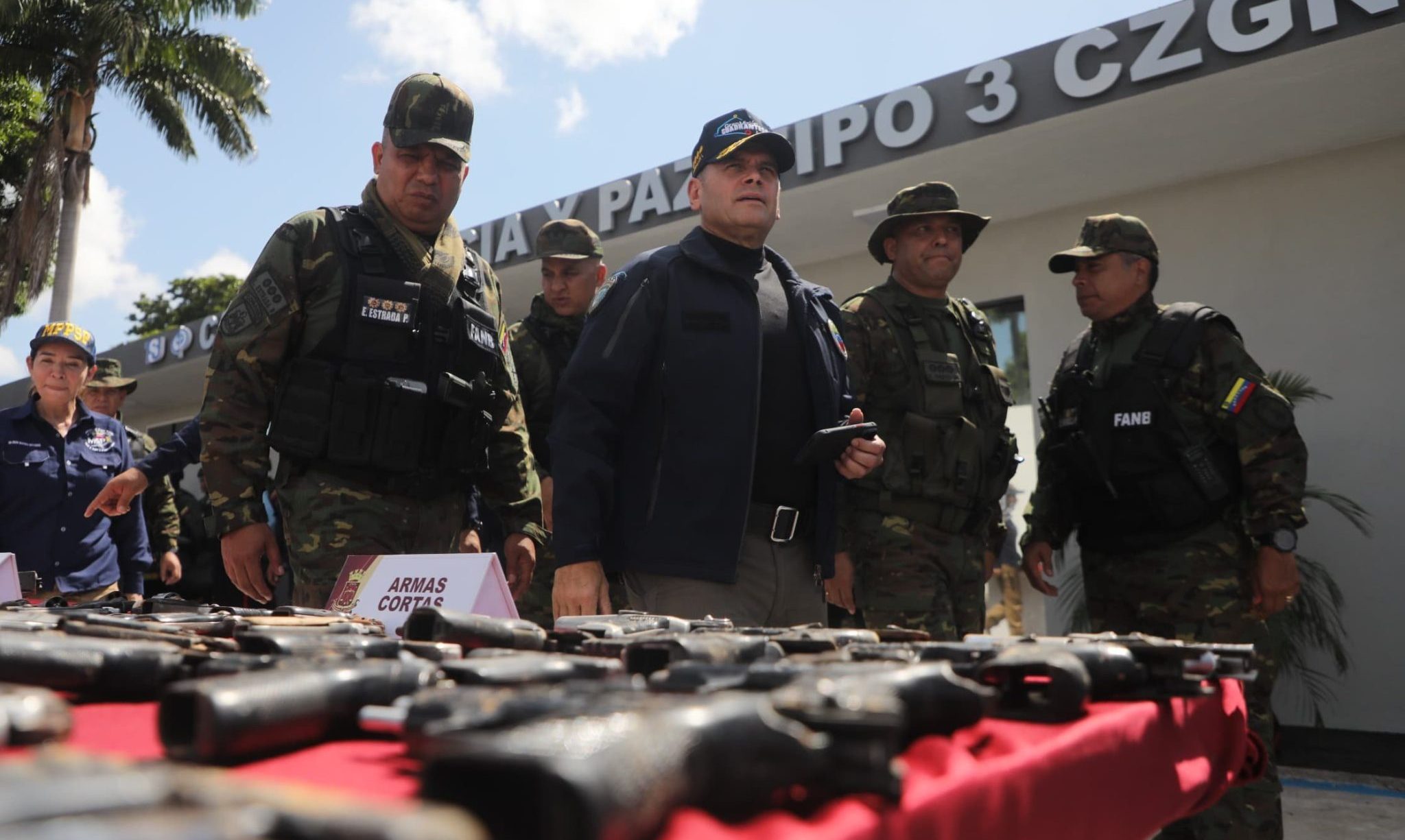 Incautan 66 armas de fuego en la cárcel de Vista Hermosa