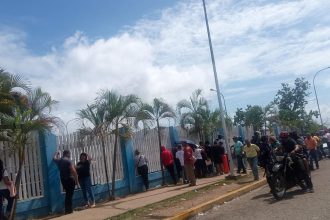 Largas colas en el Saime por cédula