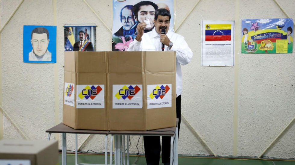 venezolanos a participar en el simulacro electoral