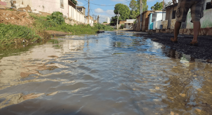 Más de 100 viviendas afectadas por desbordamiento de una cañada en Maracaibo