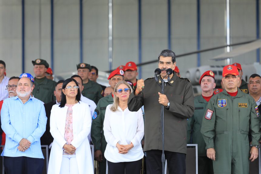 Presidente Nicolás Maduro" tiene fuerza militar que defiende su territorio