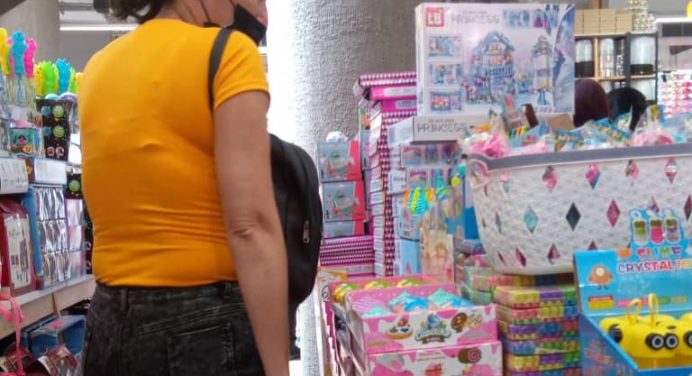 Padres comenzaron a buscar opciones para regalo del Niño Jesús
