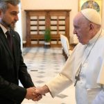 Papa y el presidente de Paraguay en audiencia privada