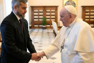 Papa y el presidente de Paraguay en audiencia privada