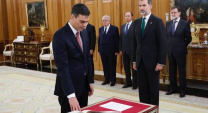 Pedro Sánchez juró por tercera vez ante el rey Felipe VI