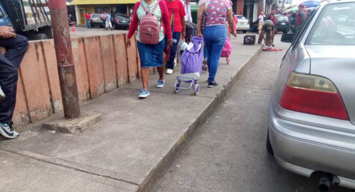 Despejan de vendedores adyacencias del centro comercial Fundemos