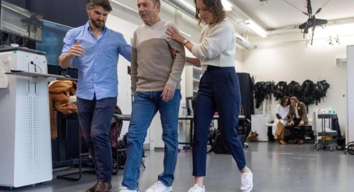 Una neuroprótesis hace caminar a enfermos de Parkinson