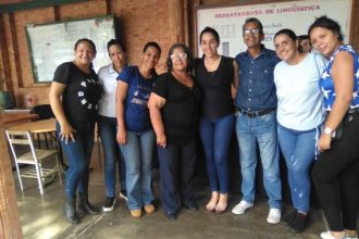 Profesores y estudiantes Upel se unen en feria