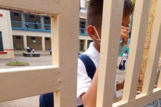 En las escuelas se vuelve a usar tapabocas