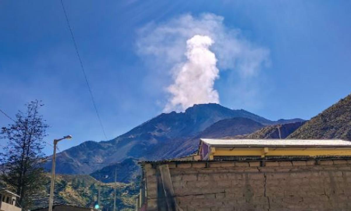  erupción del Volcán Ubinas en Perú