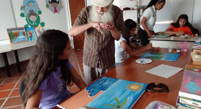 Alumnas de la Escuela Artística Niño Simón participarán en Salón 7 de diciembre