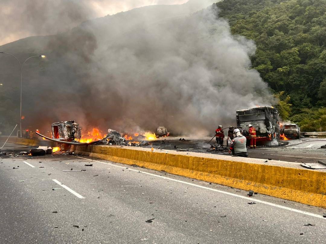 choque de gandola en caracas deja ocho muertos y 14 heridos graves laverdaddemonagas.com accidente en la gma 14 vehiculos quemados
