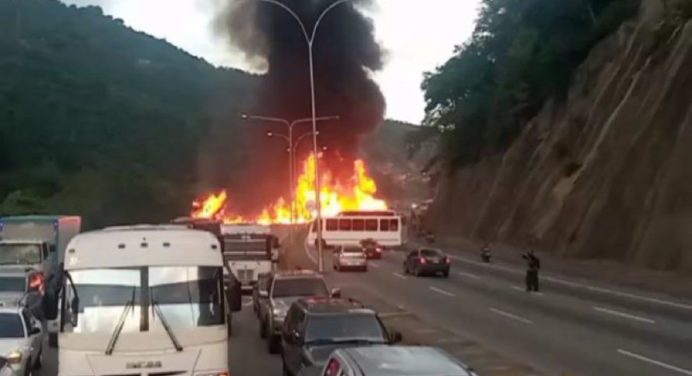 ¡TRAGEDIA! Choque de gandola deja ocho muertos y 14 heridos graves en Caracas