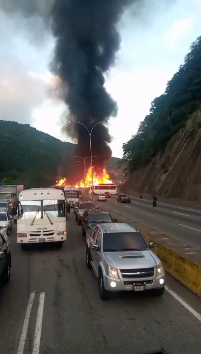 El accidente se registró en la autopista Gran Mariscal de Ayacucho, en el sentido Guarenas-Caracas