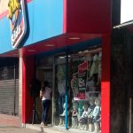 Comercios abrieron hasta pasadas las dos