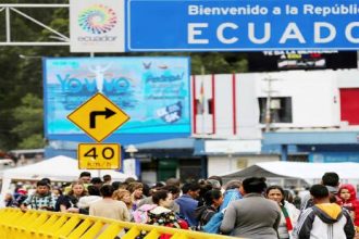 Venezolanos llegan masivamente a Ecuador