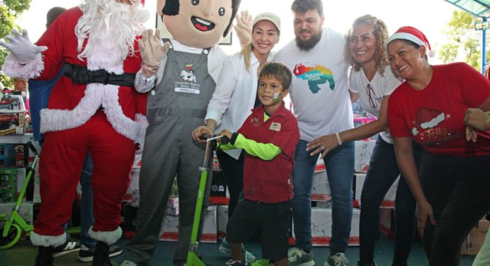 Gobernador Ernesto Luna llevó juguetes a más de 300 mil niños en Monagas